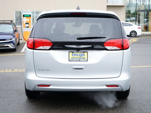 Used 2024 Chrysler Voyager LX image 5