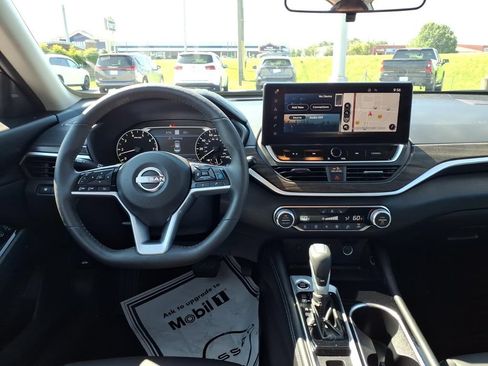 Used 2025 Nissan Altima 2.5 SL FWD image 16