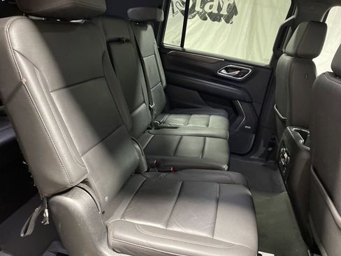 Used 2023 Chevrolet Suburban LT image 13