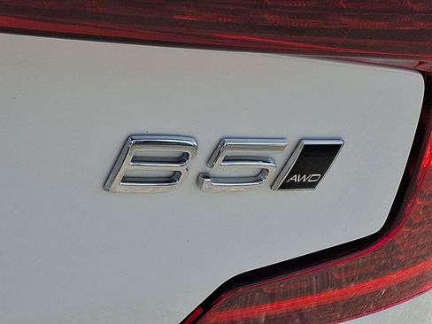 Certified 2025 Volvo S60 B5 Plus AWD/4WD image 30