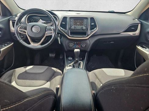 Used 2017 Jeep Cherokee Sport image 12