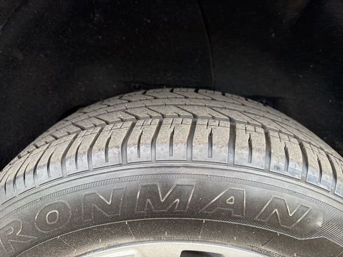 Used 2023 Chevrolet Suburban Premier AWD/4WD image 37