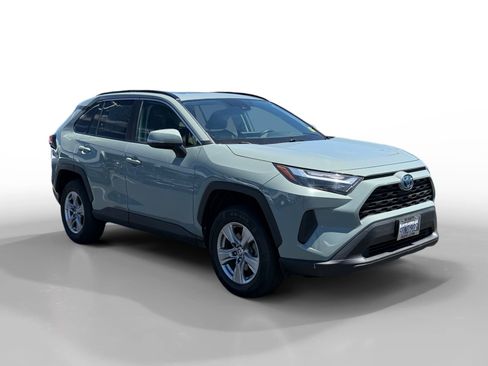 Used 2022 Toyota RAV4 XLE w/ Convenience Package AWD/4WD image 7