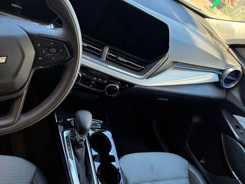 Used 2025 Chevrolet Trax LT image 9