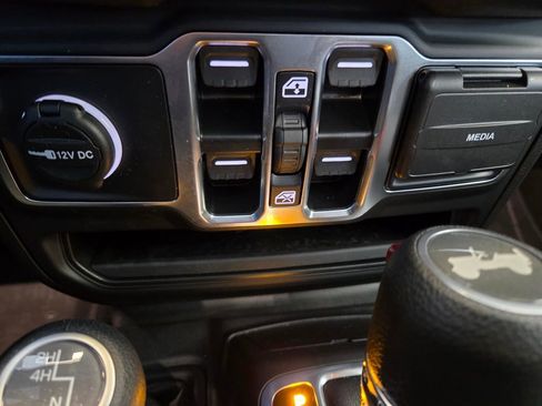 Used 2025 Jeep Wrangler Sport S image 42