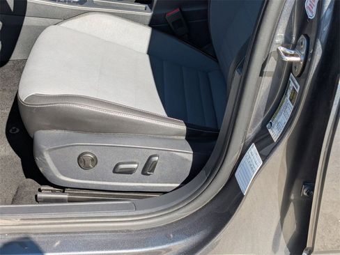 Used 2025 Volkswagen Jetta SE image 23