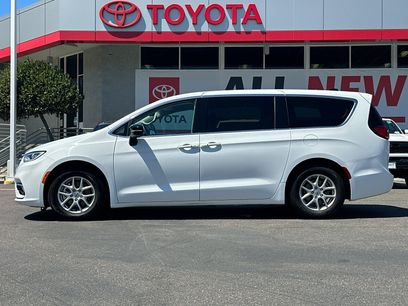 Used 2024 Chrysler Pacifica Touring-L