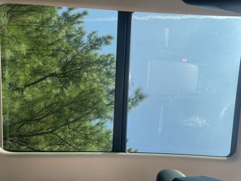 Used 2022 Volkswagen Atlas SEL R-Line image 23