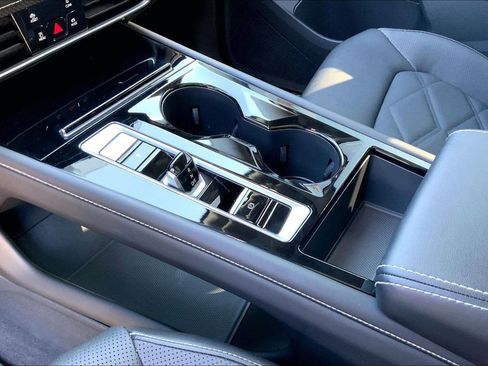 Used 2024 Volkswagen Atlas SE image 15