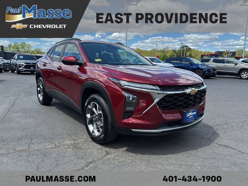 Certified 2025 Chevrolet Trax LT w/ LT Convenience Package FWD image 3