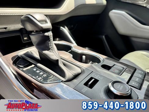 Used 2020 Toyota Highlander Limited AWD/4WD image 32