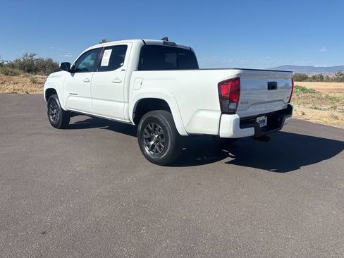 Used 2022 Toyota Tacoma SR5 w/ Technology Package AWD/4WD image 7