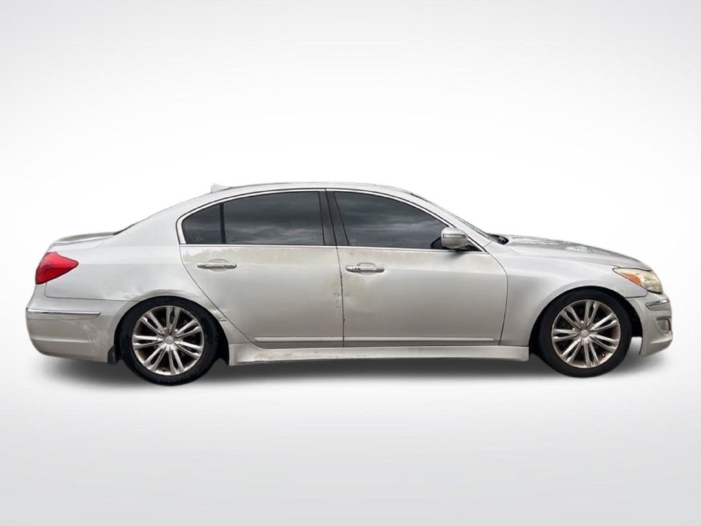 Used 2013 Hyundai Genesis 3.8 w/ Premium Pkg RWD image 4