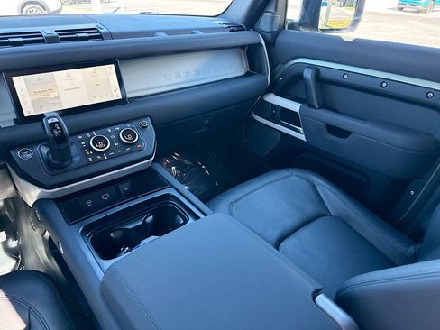 Used 2023 Land Rover Defender 110 S image 22