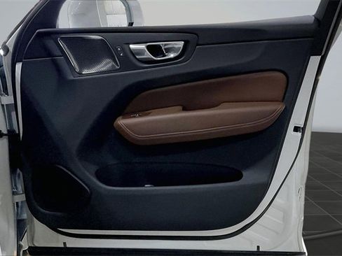 Used 2020 Volvo XC60 T6 Momentum image 25