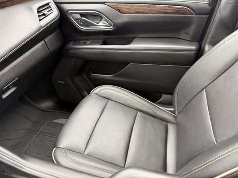 Used 2022 Chevrolet Suburban Premier image 23