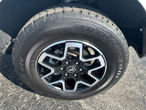 Used 2025 Ford Bronco Outer Banks AWD/4WD image 12