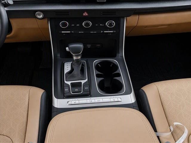 Used 2024 Kia Carnival LX FWD image 12
