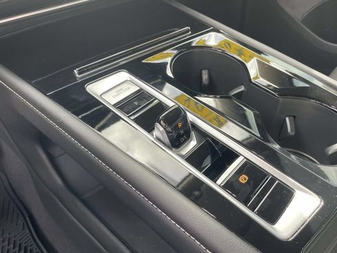 Certified 2024 Volkswagen Atlas SE FWD image 31