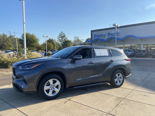 Used 2021 Toyota Highlander LE FWD image 6