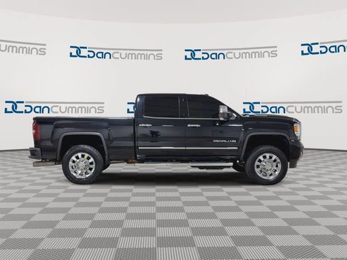 Used 2019 GMC Sierra 2500 Denali w/ Duramax Plus Package AWD/4WD image 9