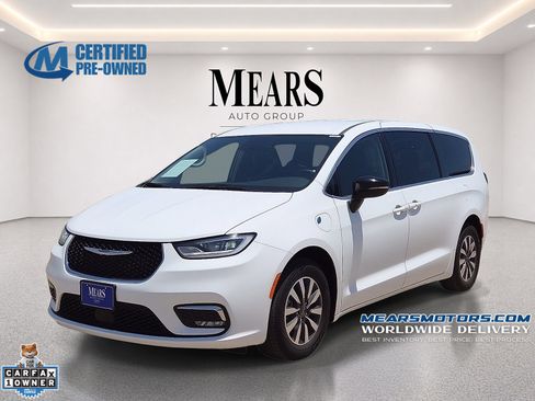 Used 2024 Chrysler Pacifica Limited FWD image 1