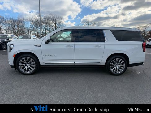 Used 2023 GMC Yukon XL Denali w/ Denali Reserve Package image 5