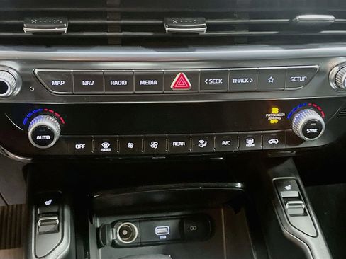 Used 2022 Kia Telluride S AWD/4WD image 16