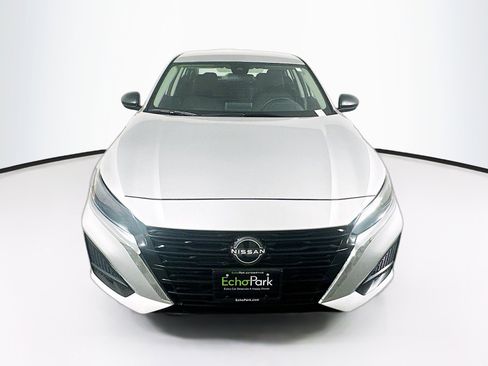 Used 2024 Nissan Altima 2.5 SV image 2