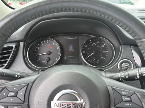 Used 2017 Nissan Rogue SV AWD/4WD image 38
