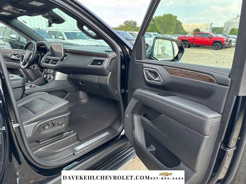 Used 2024 Chevrolet Tahoe Premier AWD/4WD image 28