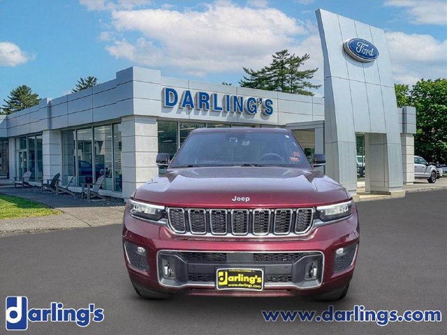 Used 2023 Jeep Grand Cherokee Overland w/ Luxury Tech Group IV AWD/4WD image 2