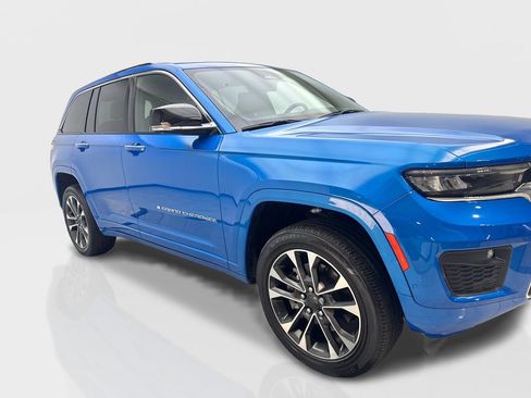 Used 2022 Jeep Grand Cherokee Overland w/ Advanced Protech Group III AWD/4WD image 12
