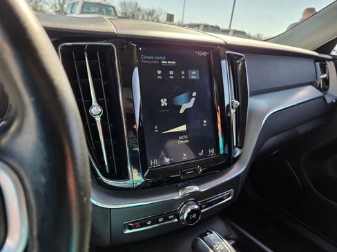 Used 2020 Volvo XC60 T5 Momentum w/ Protection Package image 23