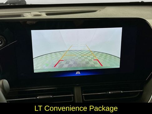 Used 2025 Chevrolet Trax LT w/ LT Convenience Package image 18
