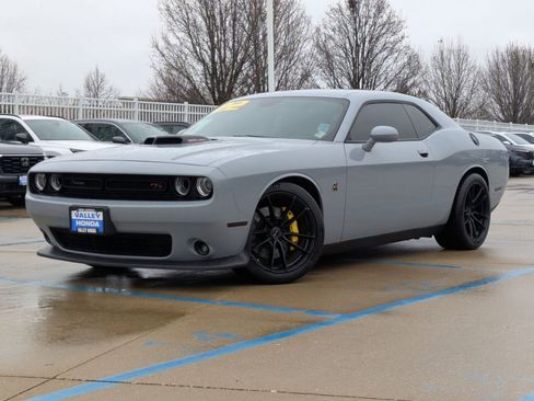 Used 2022 Dodge Challenger R/T Scat Pack w/ Shaker Package image 2