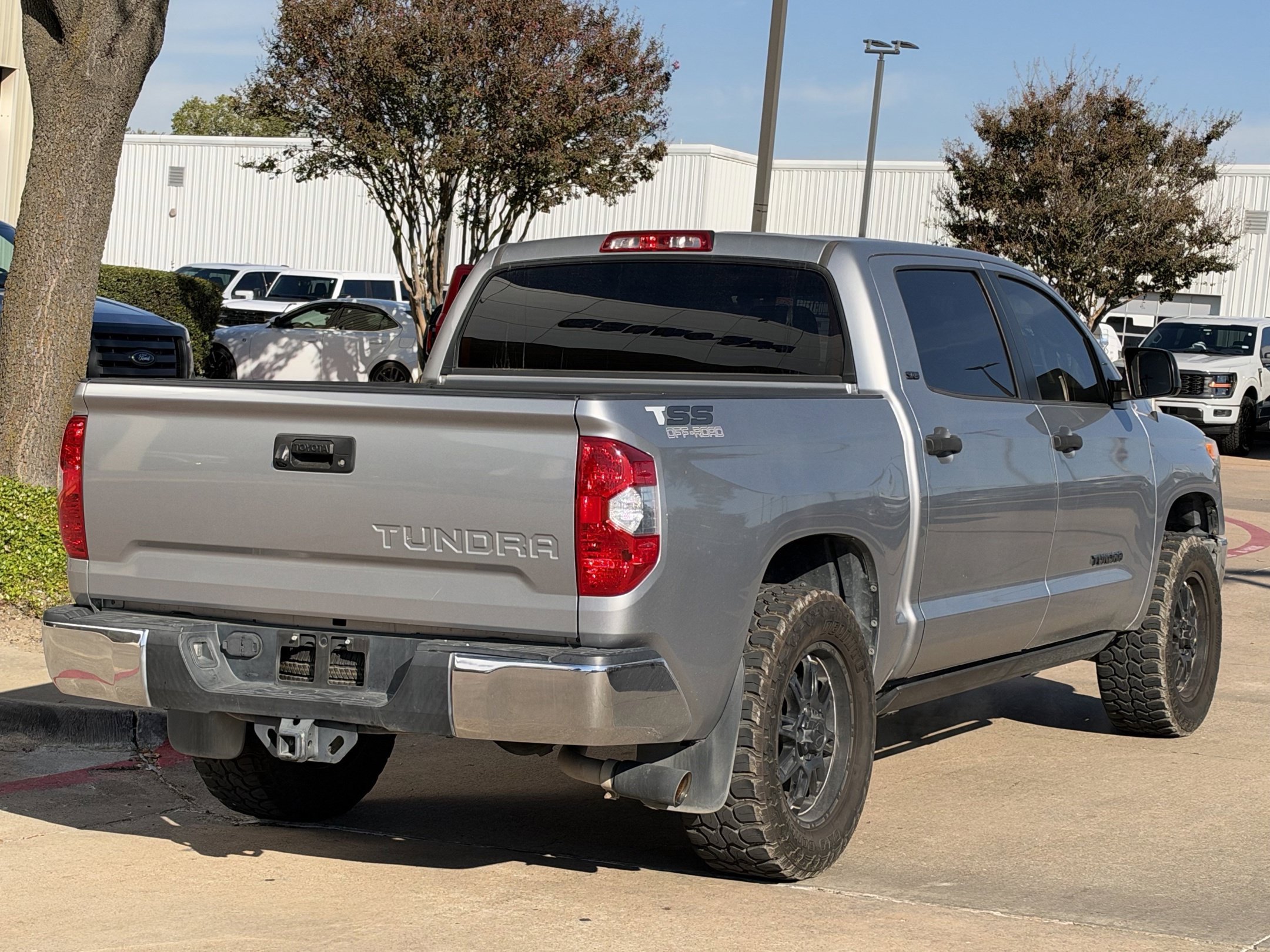 Used 2017 Toyota Tundra SR5 w/ SR5 Upgrade Package RWD image 6