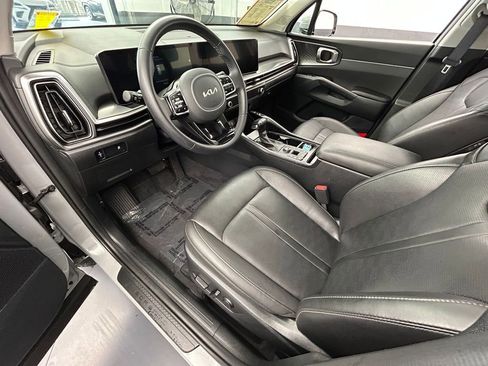 Used 2025 Kia Sorento S w/ Panoramic Sunroof Package image 14