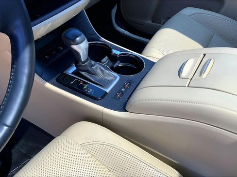 Used 2017 Toyota Highlander Limited Platinum w/ Carpet Mat Package image 17