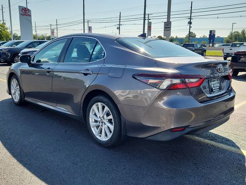 Used 2021 Toyota Camry LE w/ Convenience Package FWD image 4