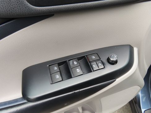 Used 2019 Toyota Highlander XLE AWD/4WD image 11