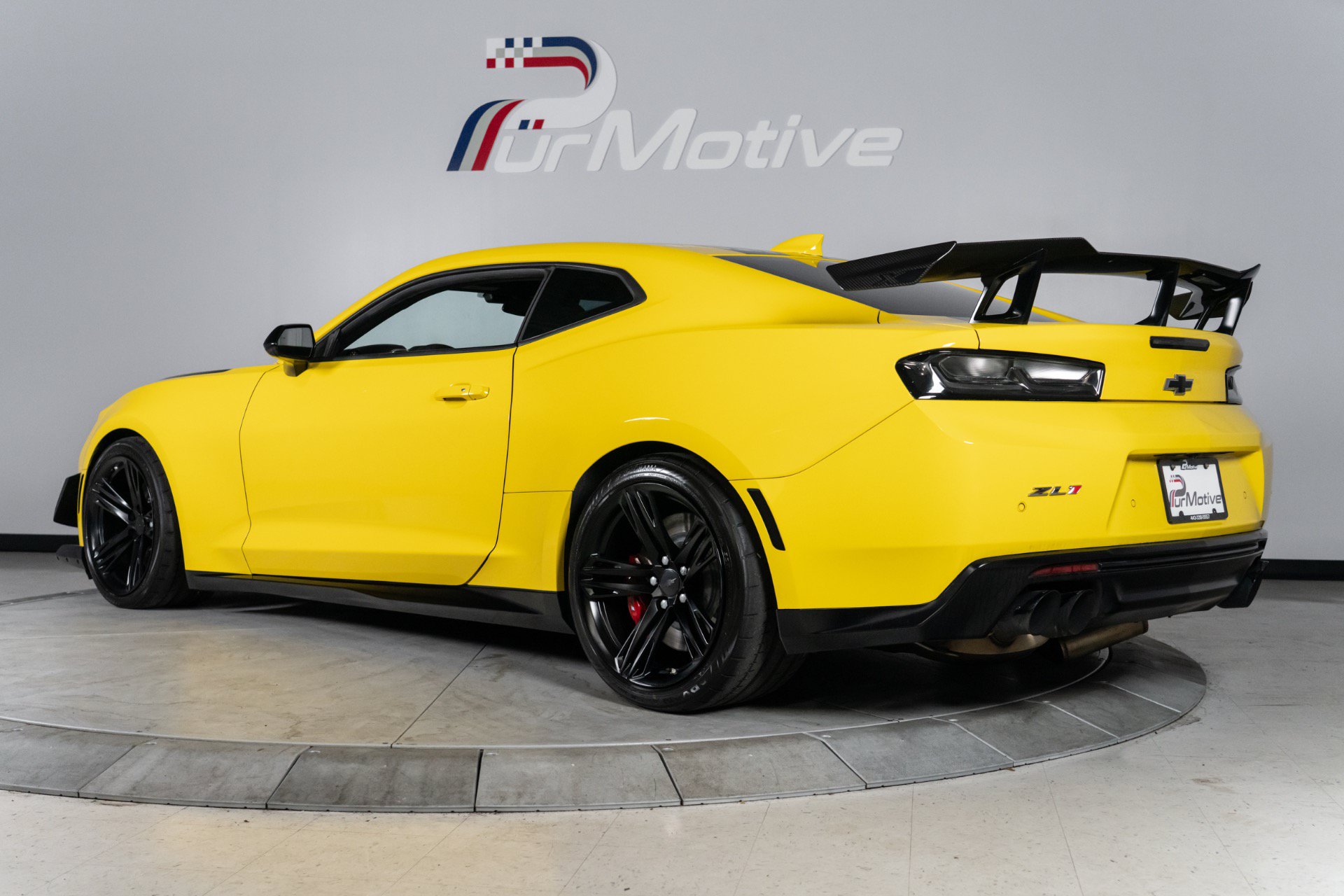 Used 2018 Chevrolet Camaro ZL1 RWD image 5