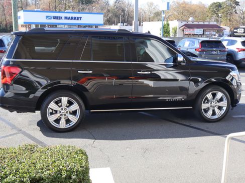 Used 2024 Ford Expedition Platinum image 11