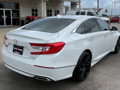Used 2018 Honda Accord Touring image 4