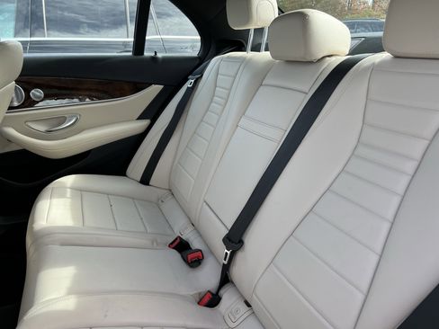 Certified 2019 Mercedes-Benz E 300 4MATIC image 34