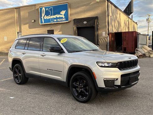 Used 2024 Jeep Grand Cherokee L Limited w/ Black Appearance Package AWD/4WD image 3