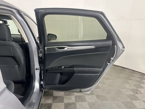 Used 2020 Ford Fusion SE image 36