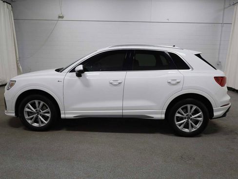 Used 2023 Audi Q3 2.0T Premium w/ Convenience Package image 2