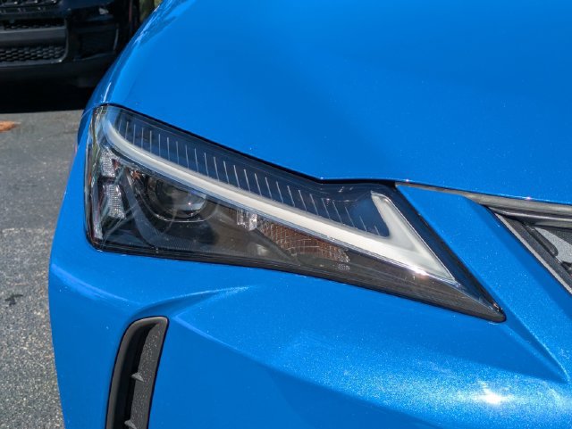 Used 2025 Lexus UX 300h FWD w/ Cold Area Package image 7