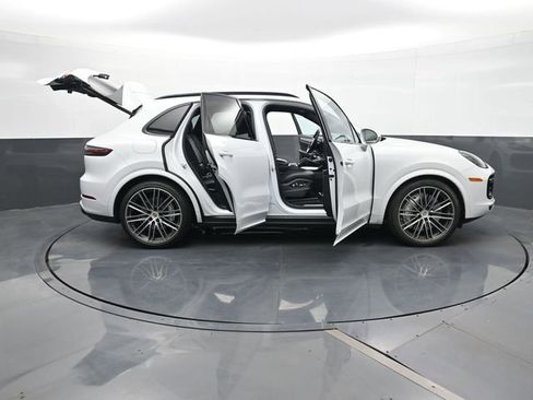 Certified 2021 Porsche Cayenne Turbo AWD/4WD image 34